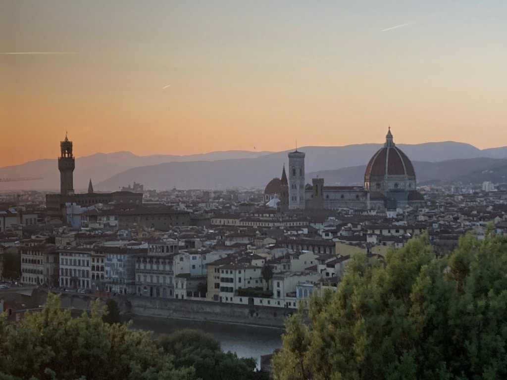 Florence avec, en arrière-plan, la Cathédrale Santa Maria del Fiore construite pendant l’âge d’or florentin