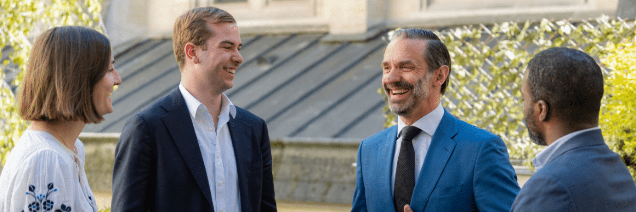 Meritis finance équipe consultant heureuse